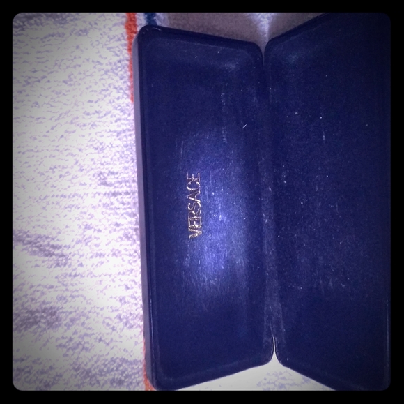 Black Versace case with Medusa head on it - Picture 1 of 3